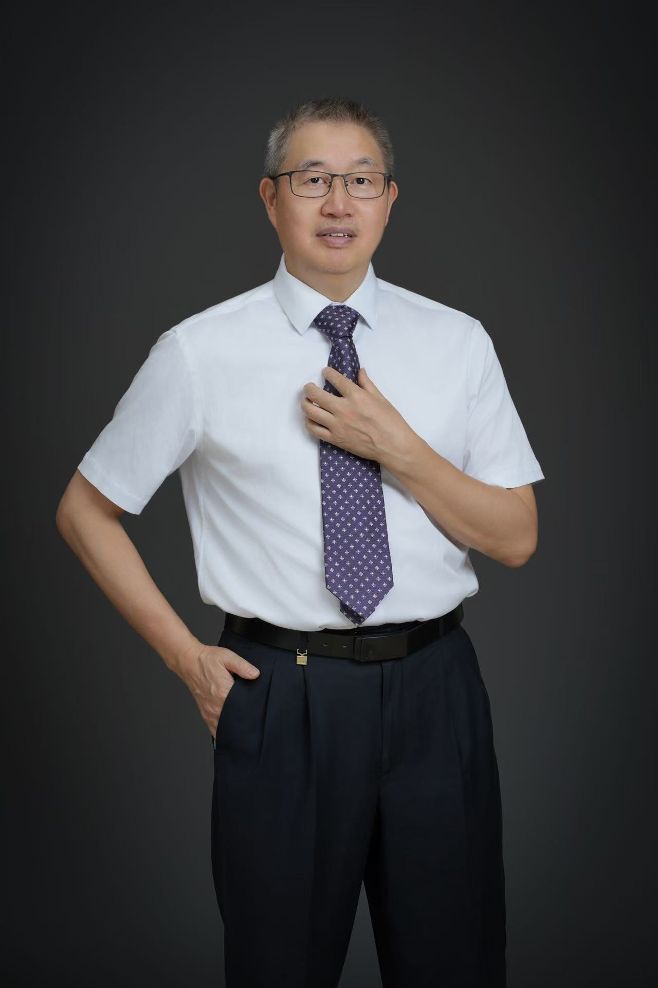 覃鸿举1.jpg